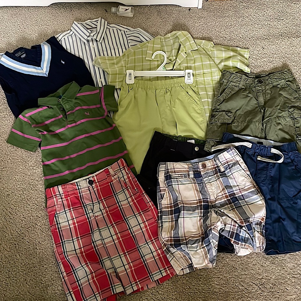 Almost new of shorts and shirts for boys 5 years old, bundle